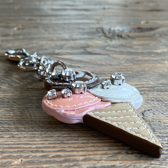 NEW COACH ICE CREAM CONE KEY FOB CHAIN PURSE CHARM SWAROVSKI CRYSTALS LEATHER - Picture 3 of 8